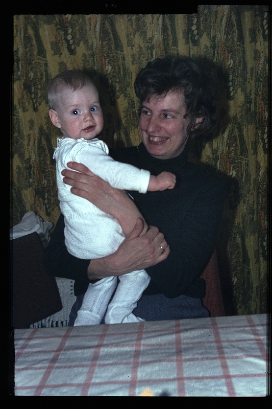 24.Delft mrt 1966 Mama,Peter.JPG